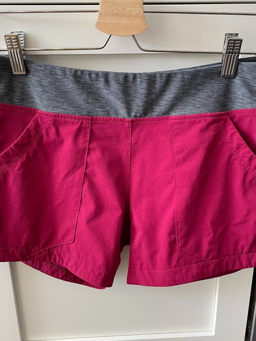 Helly Hansen Fitted Running/Workout Active Shorts Burgundy + Heather Grey Sz S
